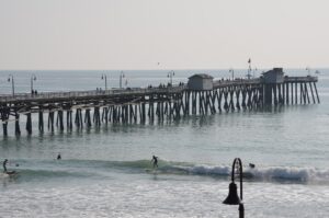 pier-surfers-san-clemente