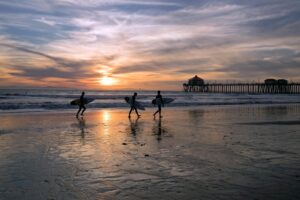 surfer-sunset-huntington-beach-pier