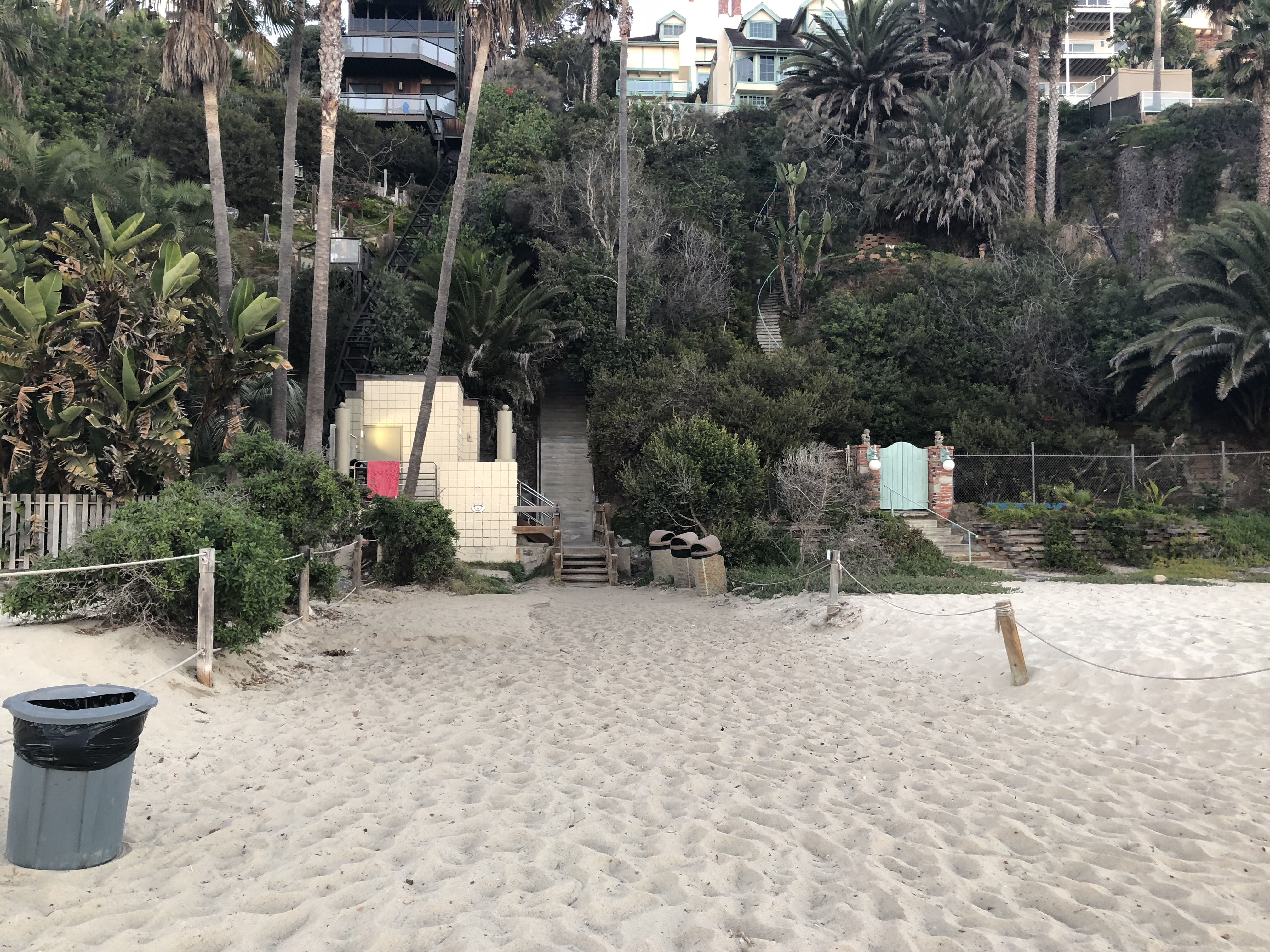 1,000 Steps Beach entry back to the top