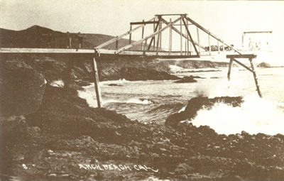 Arch Beach Pier where Diamond Street is now. Built 1887. Tom Pulley Postcard Collection