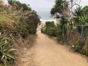 Lasuen Beach trail entrance